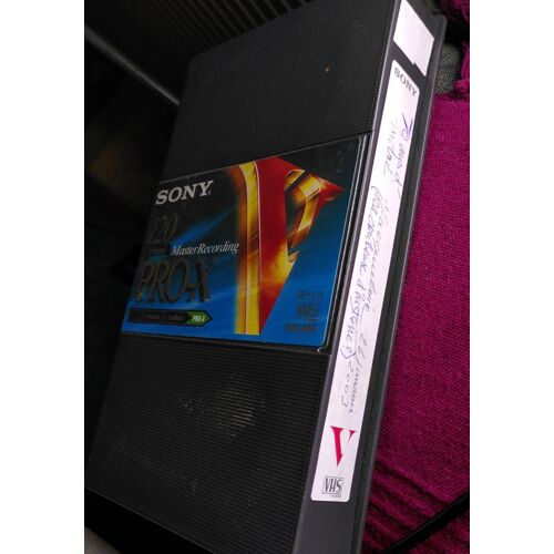 Cassette Originale Sony Vpro Les 70 Ans D'andré Moncaut Le 26 Janvier 2003 Région De Montoire-Sur-Le-Loir Avec Les Histoires D'une Conteuse Du Cru. Filmé Par Roland ?