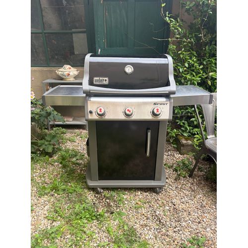 Barbecue à gaz de la marque WEBER