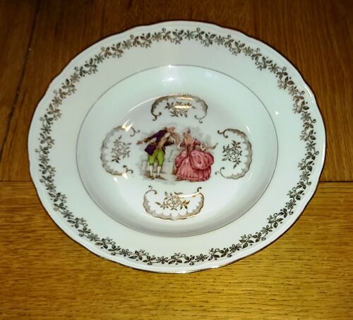Assiette Creuse Ø 23,5cm- Compagnie Nationale De Porcelaine Haute Porcelaine Berry Cp - Scènes Romantiques 18ème Siècle Dites Fragonard - Années 40/60 France