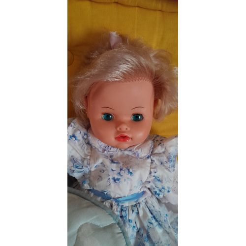 Poupée de marque Bella de 36 cm années 70.