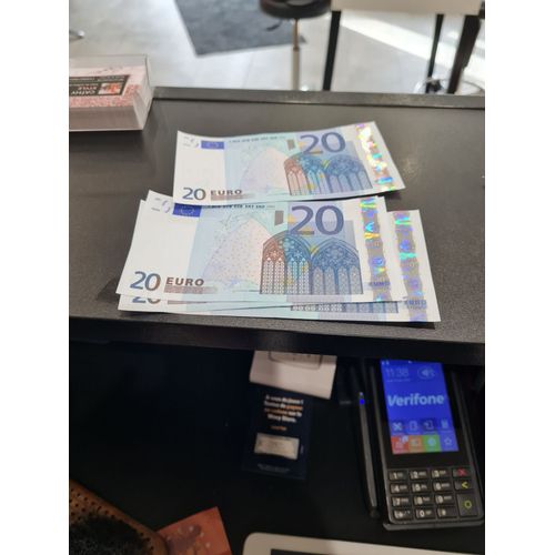 Vend 4 Billets De 20 Euros Année 2002 En Parfait État !