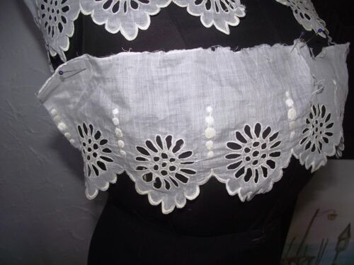 Coupons (2)Anciens De Bordure Brodée Main Sur Linon Couleur Jaune Très Très Pâle Pour Vos Créations .