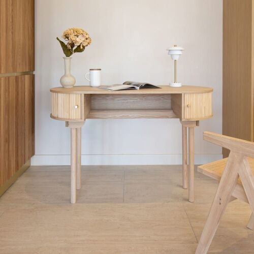 Bureau en bois clair avec portes coulissantes