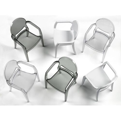 Chaise design en plastique transparent