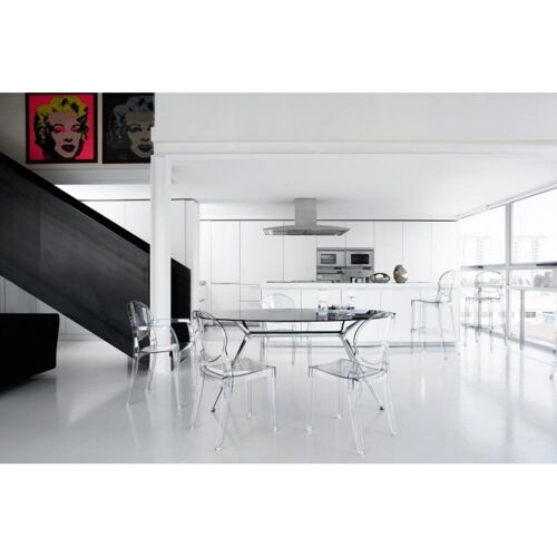Chaise design en plastique blanc