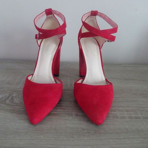 Escarpins Rouges Nubuck Bout Pointu À Talons Brides Croisées Cheville Pointure 36 C.H.Creation