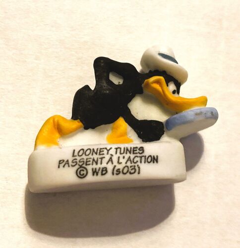 Feve Mate Daffy Duck Looney Tunes Passent A L'Action