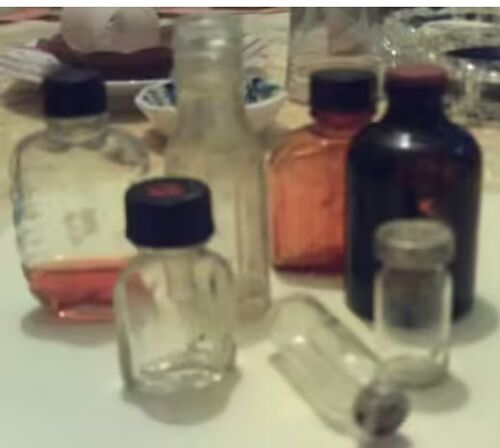 Lot De 7 Différents Petits Flacons - Pharmacie Et Beauté