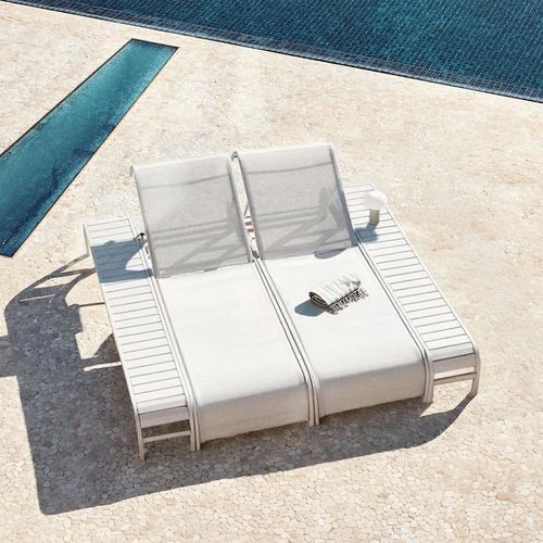Ensemble De 2 Chaises Longues Inclinables Et 2 Tables D'appoint En Acier Marietta Blanc Gardenia