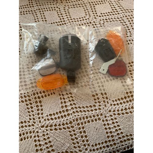 Kit De Sécurité Vélo Cyclisme. Éclairage Et Sonnette