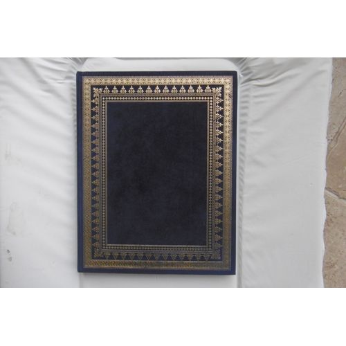 Jean Fouquet Prince Des Enlumineurs , Beau Livre Avec Reliure Décorée Et Veloutée