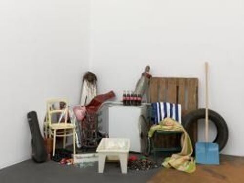 La Forme Importe, La Matière Forme - Du Ready-Made Au Produit Fétiche