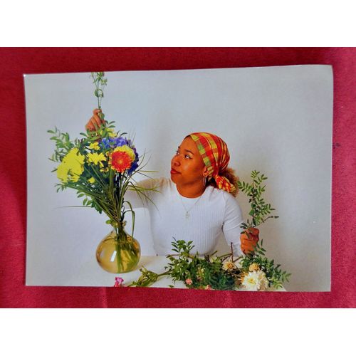 Carte Postale Peinture, Tableau Estelle Quamba-Yves "Belle Câpresse", 2024 D'Après Fréderic Bazille "Jeune Femme Aux Pivoines", 1870. Musée Fabre, Montpellier