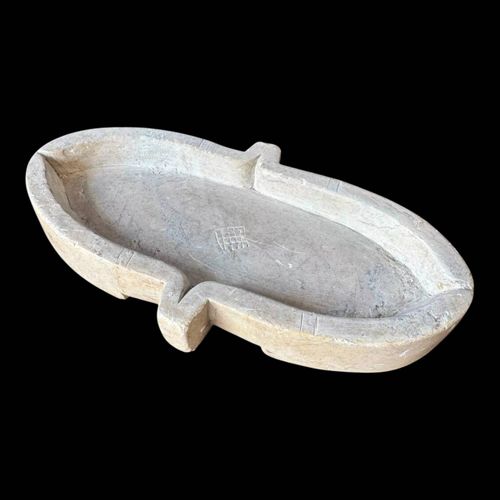 Petite coupe ancienne en pierre sculpte bnitier ou pierre savon gris