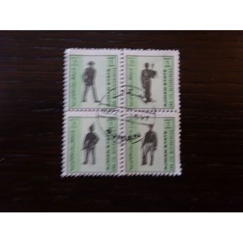 Timbres Ajman State Oblitérés 1972 Emirats Arabes Unis Costume Militaire