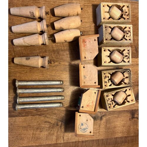 Lot De 20 Anciens Pieds De Lit :