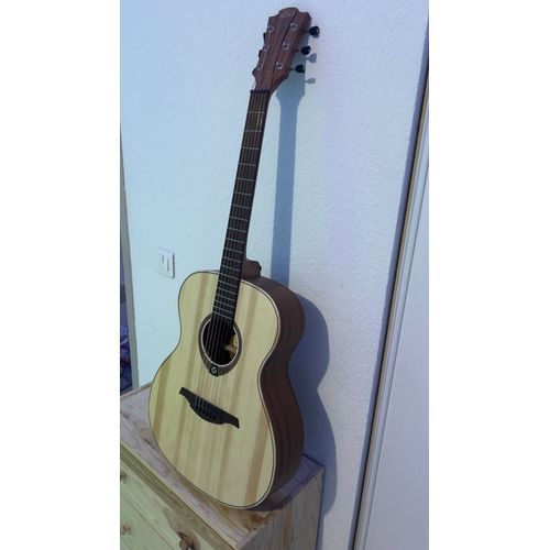 Guitare En Bonne Qualité