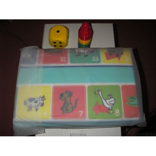 Tapis De Jeu Géant Réversible: 2 Jeux En 1. Un Côté " Jeu De L'oie ", Un Côté " Petits Chevaux ".De 1 À 4 Joueurs, À L'intérieur Comme À L'extérieur. Tapis En Polyéthylène, Matière Matelassée ...