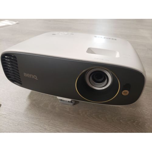 Vidéo projecteur BENQ W1720 sous garantie. Très bon État