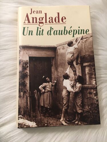 Un Lit D’Aubépine 