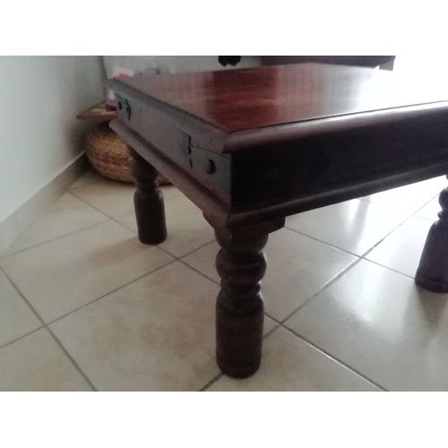 Table Basse De Salon En Bois Massif.