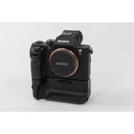 SONY A7R II 42.4 mpix + Poignée et extras batteries