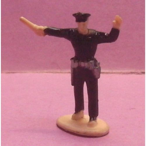 Policier Américain Avec Bras Levés Et Matraque - Tenue Et Casquette Noir