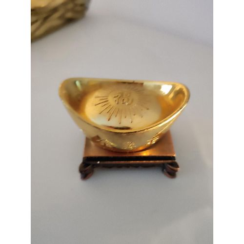 lingot doré chinois sur un petit socle 5cms