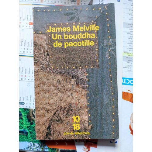 James Melville : « Un Bouddha De Pacotille » ** Éditions 10/18 - 06/06/1998 ** Littérature Anglaise * Roman Policiers * I.S.B.N : 9782264029058