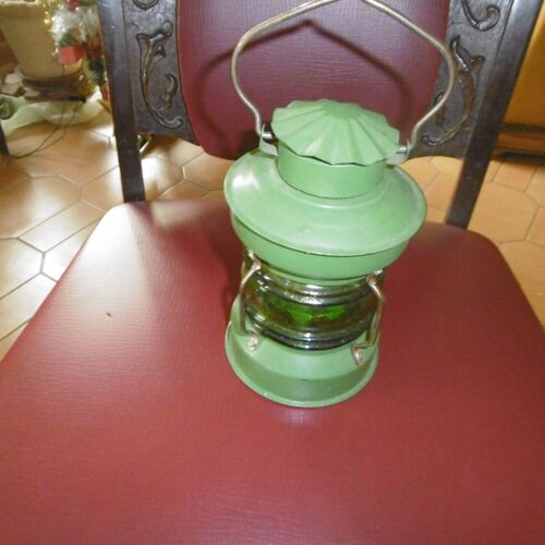 LAMPE A PETROLE DECORATIVE METAL VERT HAUTEUR 25CM DIAMETRE 11CM