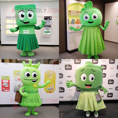 Personnage De Costume De Mascotte Redbrokoly De Soupe Miso Verte Habillé Avec Une Robe Midi Et Des Pochettes