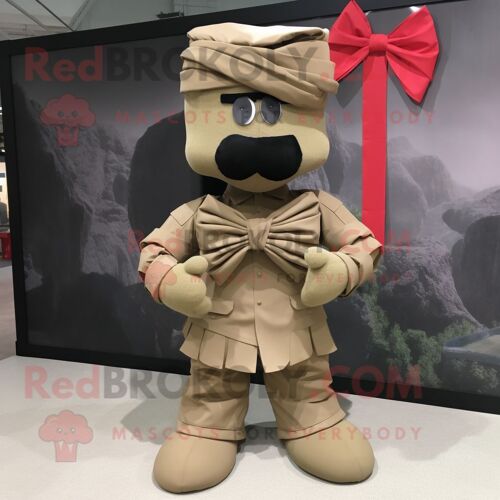 Personnage De Costume De Mascotte Redbrokoly De Commando Beige Habillé D'un Cache-Maillot Et De Noeuds Papillons