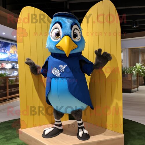 Mascotte Redbrokoly De Personnage De Costume De Geai Bleu Doré Habillé D'un Short De Bain Et De Gants