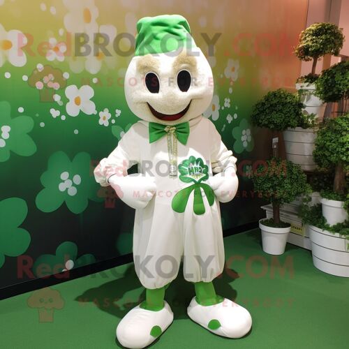 Personnage De Costume De Mascotte Redbrokoly Cream Bunch Of Shamrocks Habillé D'une Chemise Boutonnée Et De Lacets De Chaussures