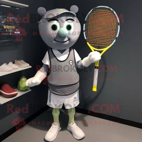 Personnage De Costume De Mascotte Redbrokoly De Raquette De Tennis Grise Habillé D'un Gilet Et D'épinglettes