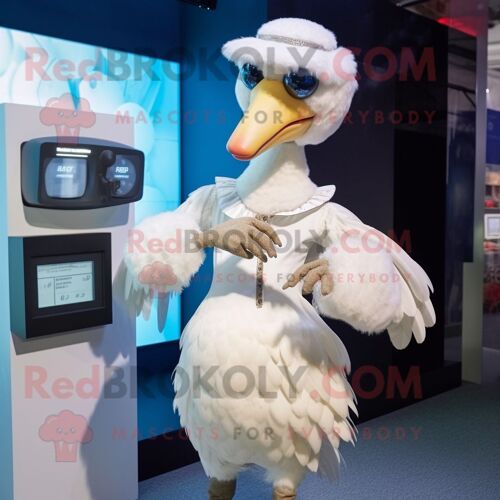 Mascotte Redbrokoly De Personnage Dodo Bird Blanc Habillé D'une Robe Midi Et De Montres Digitales