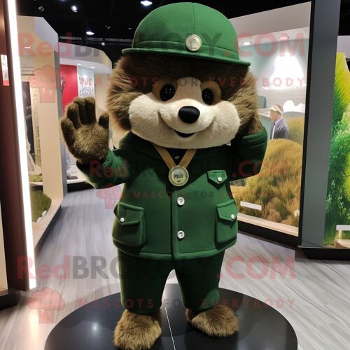 Personnage De Costume De Mascotte Redbrokoly De Hérisson Vert Forêt Habillé D'une Veste Et De Bérets