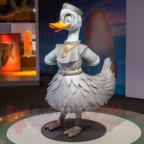Personnage De Costume De Mascotte Redbrokoly Grey Goose Habillé D'une Jupe Trapèze Et De Colliers