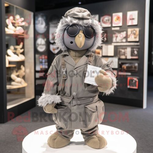 Mascotte Redbrokoly De Personnage Gris Special Air Service Déguisement Habillé D'un Manteau Et De Pochettes