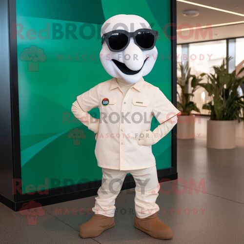 Personnage De Costume De Mascotte Redbrokoly De Serpent Blanc Habillé D'un Short Cargo Et De Lunettes De Soleil