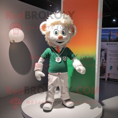 Personnage De Costume De Mascotte Redbrokoly De Drapeau Irlandais Blanc Habillé D'une Chemise Oxford Et De Colliers