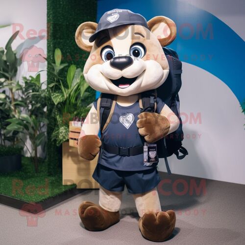 Personnage De Costume De Mascotte Redbrokoly Navy Heart Habillé D'un Short Cargo Et De Sacs À Dos