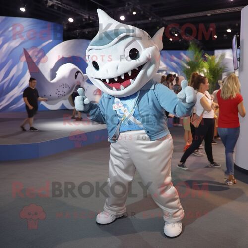Mascotte Redbrokoly De Personnage De Requin Argenté Habillé D'une Chemise En Chambray Et De Bandeaux