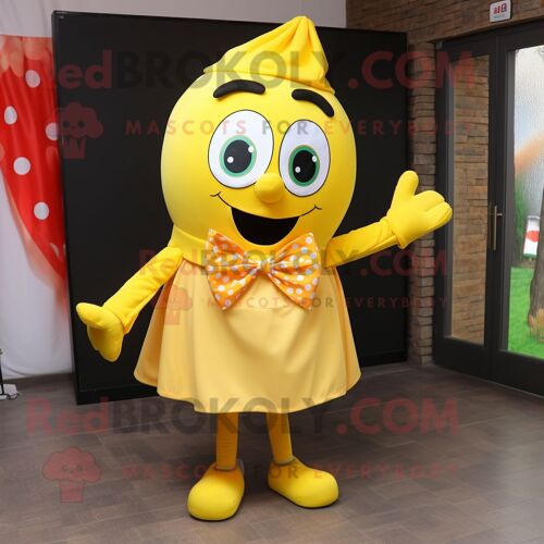 Personnage De Costume De Mascotte Redbrokoly De Shakshuka Jaune Habillé D'un Chemisier Et De Noeuds Papillon