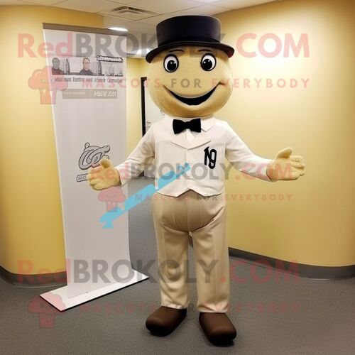 Personnage De Costume De Mascotte Redbrokoly De Gâteau De Mariage Beige Habillé Avec Un Tee-Shirt De Baseball Et Des Carrés De Poche