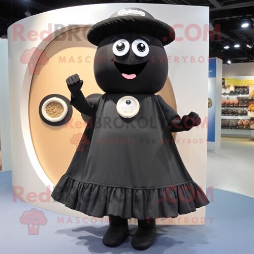 Personnage De Costume De Mascotte Redbrokoly De Bagels Noirs Habillé D'une Robe Trapèze Et De Chapeaux
