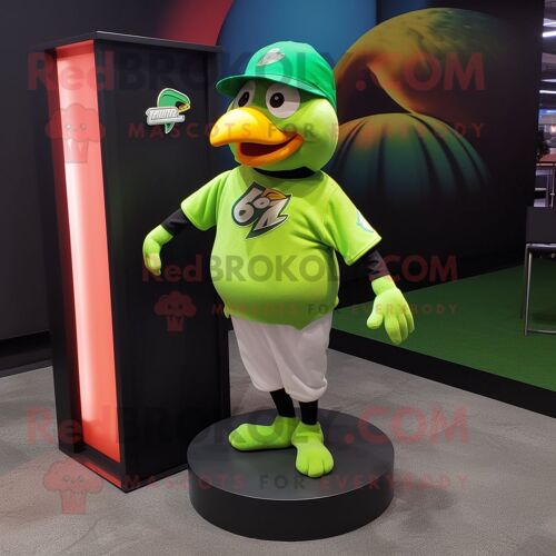 Personnage De Costume De Mascotte Redbrokoly Toucan Vert Citron Habillé D'un Tee-Shirt De Baseball Et De Boucles D'oreilles