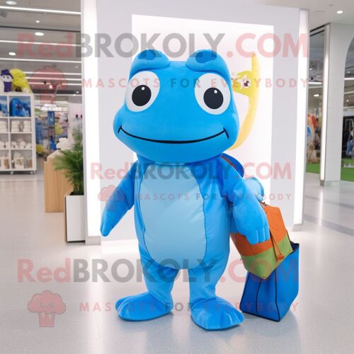 Personnage De Costume De Mascotte Redbrokoly De Grenouille Bleu Ciel Habillé D'une Combinaison Et De Sacs Fourre-Tout