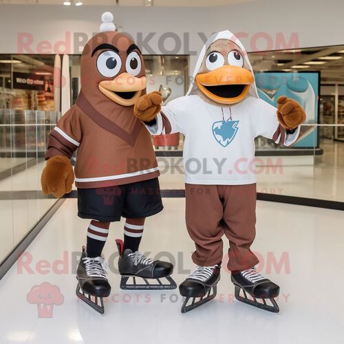 Personnage De Costume De Mascotte Redbrokoly Marron Paire De Patins À Glace Habillé D'un T-Shirt À Manches Longues Et De Bracelets De Chevi