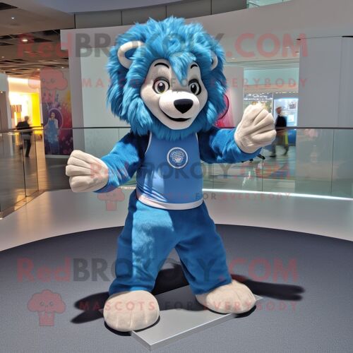 Personnage De Costume De Mascotte Redbrokoly Blue Tamer Lion Habillé Avec Un Tee-Shirt Henley Et Des Coussinets De Pied